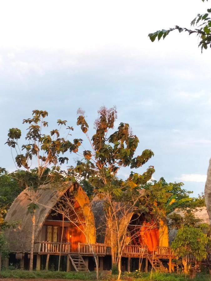 Rice Straw Green Lodge- Resort Quan Tom ภายนอก รูปภาพ